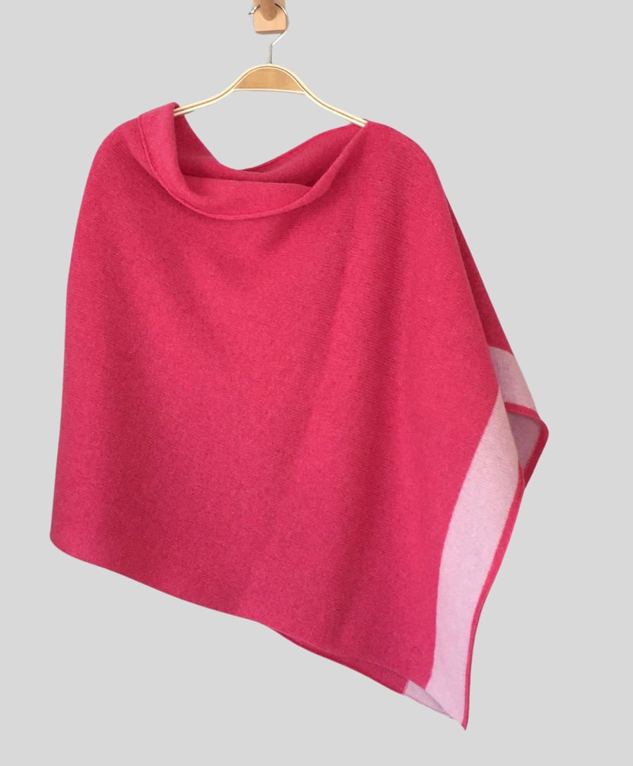 Poncho Soft Merino Lambswool pink blush pink border