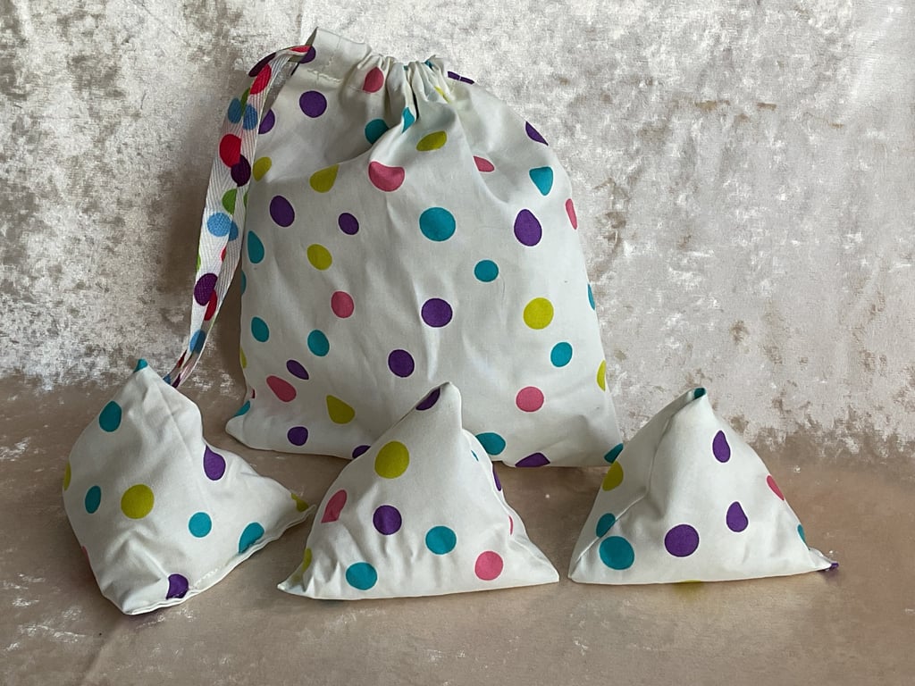 DANCING DOTS  3  LITTLE BEAN BAGS RICE FILLED THROWING OR JUGGLING GAME & BAG