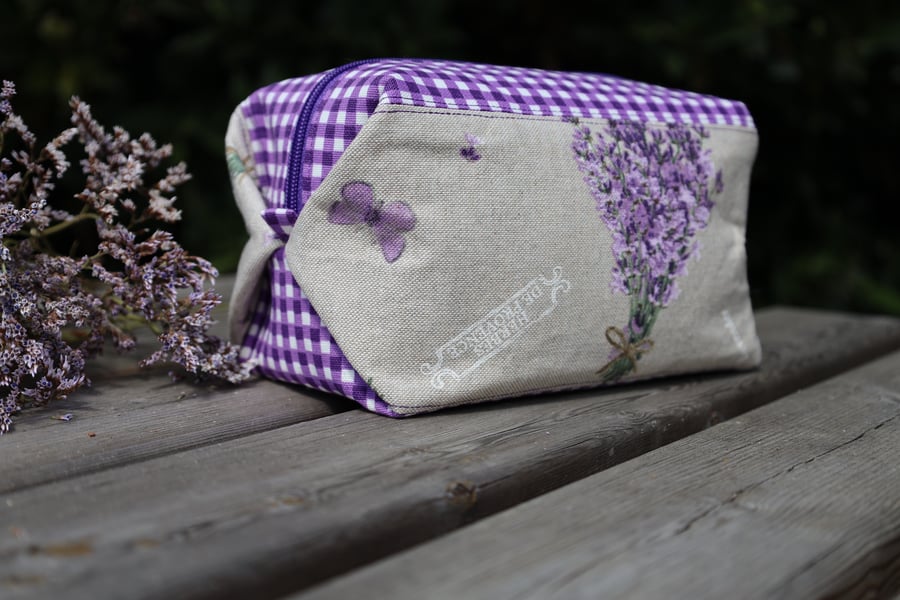 handmade cosmetic bag , zip bag , cosmetic bag , lavender print