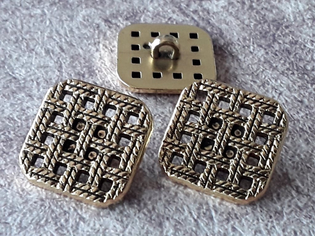 1" 25mm 40L Basket Weave Square Button x 4 pieces
