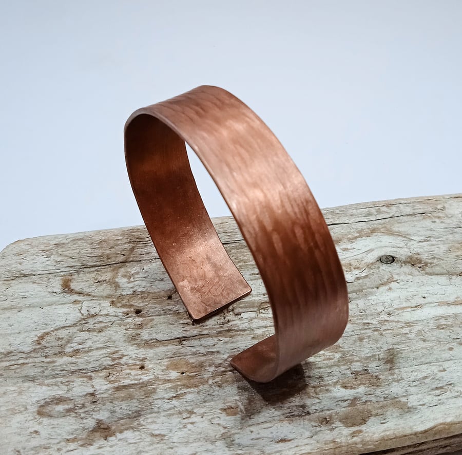 Hammered Copper Cuff Bangle Extra Small (BRCUOPOV10) - UK Free Post