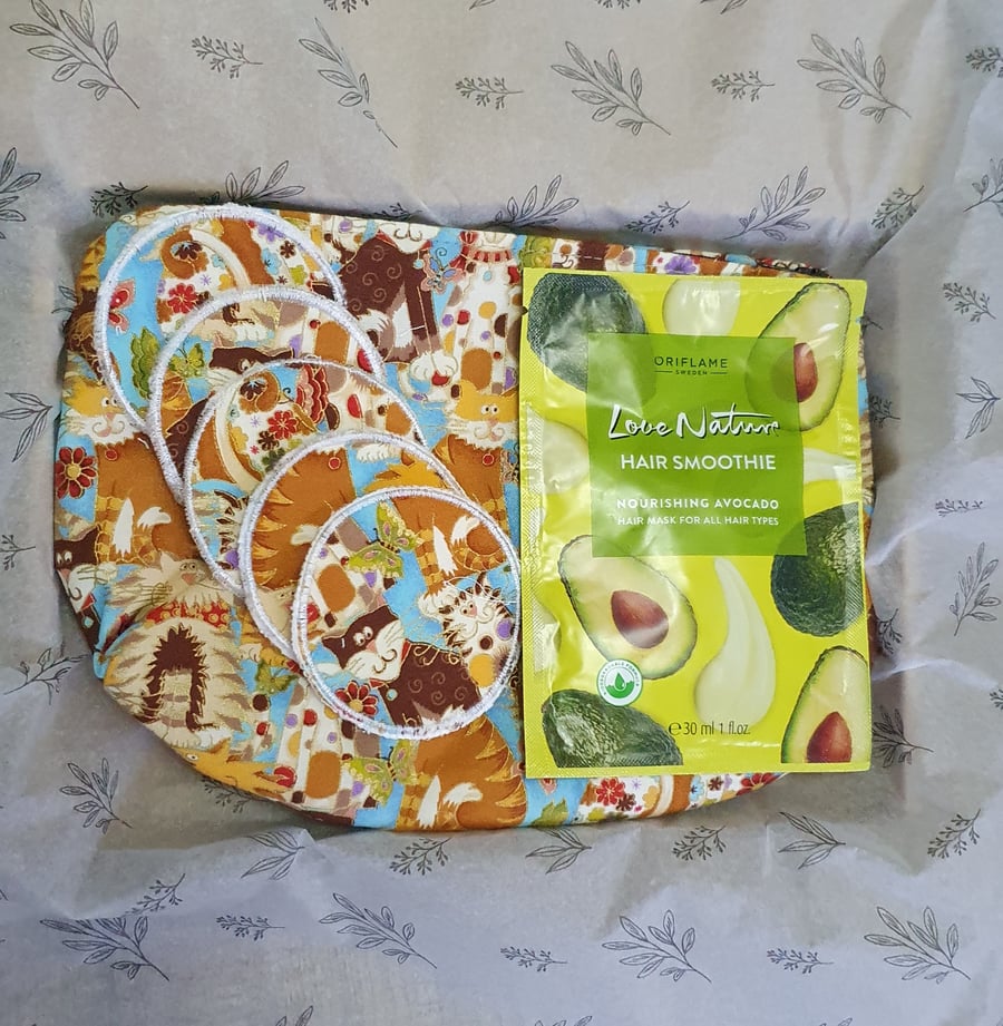 Make-up Bag with reusable face wipes