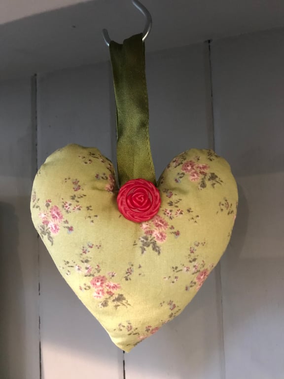  Vintage Fabric Heart. (170)