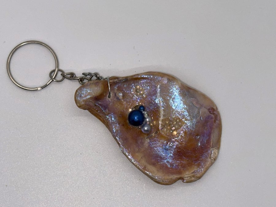 Oyster shell key ring - pearlescent finish
