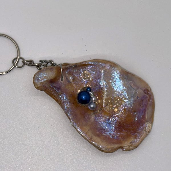 Oyster shell key ring - pearlescent finish