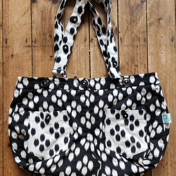 LARGE BLACK AND CREAM TOTE WITH ADJUSTABLE STRAPS