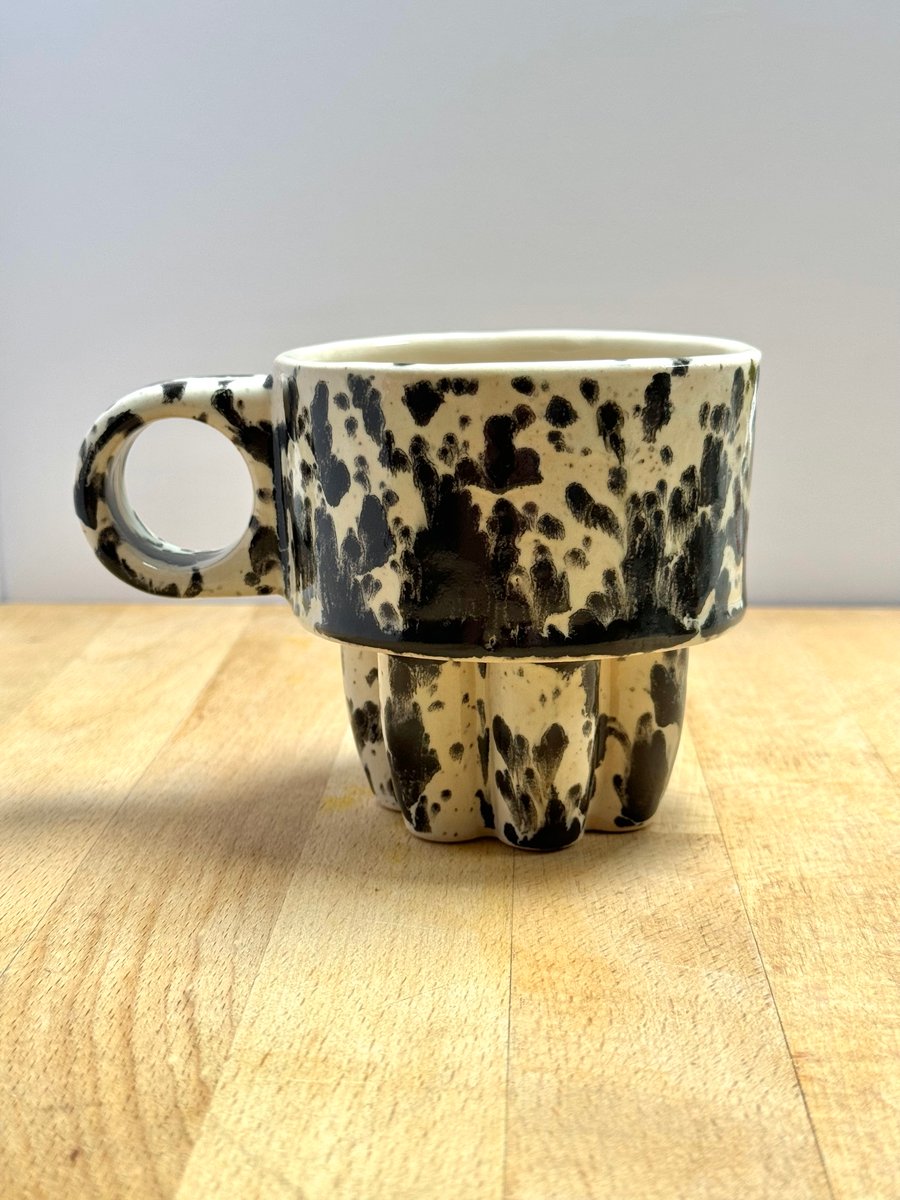 Stackable stoneware tea mugs and coffee cups - Black and White