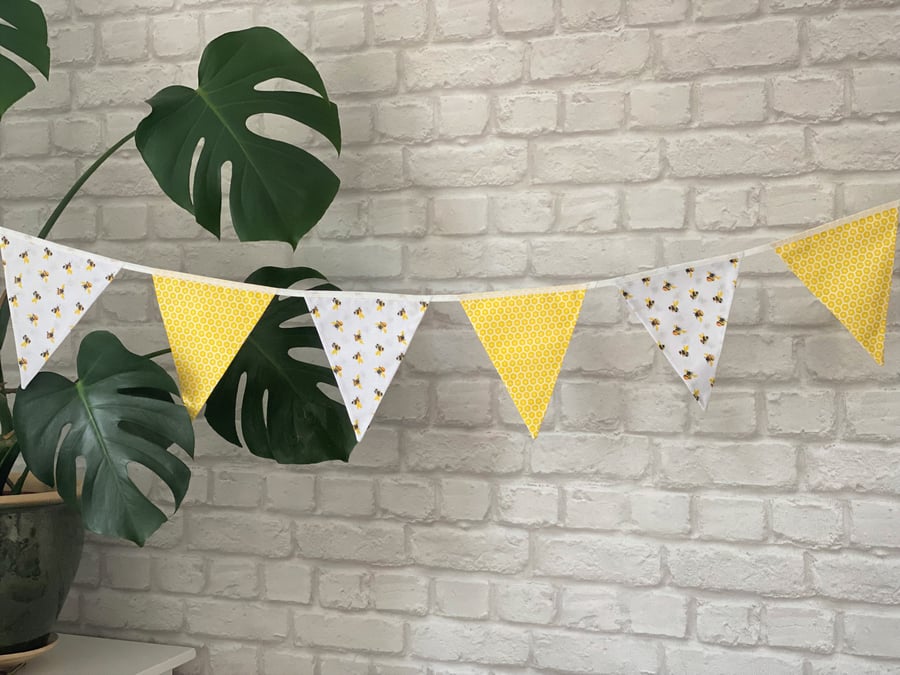 Bee Happy Yellow Fabric Bunting 7 Double-Sided Flags Garden & Summer Parties