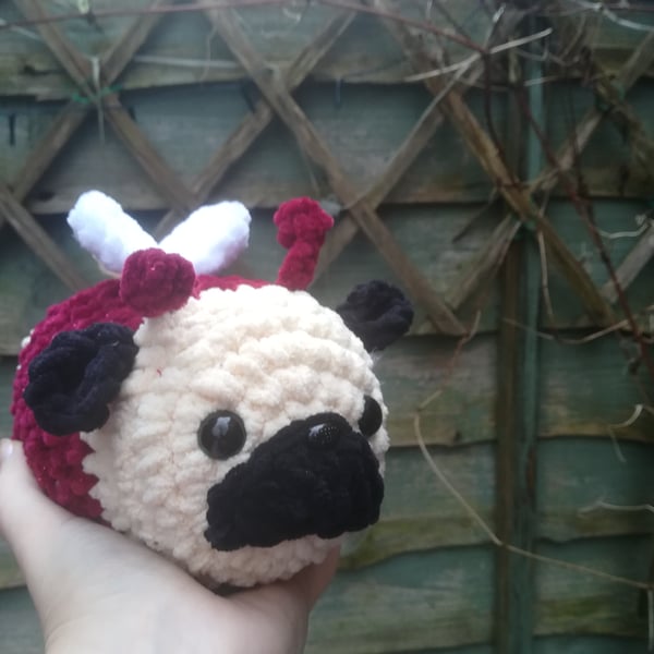 Crochet Love Pug