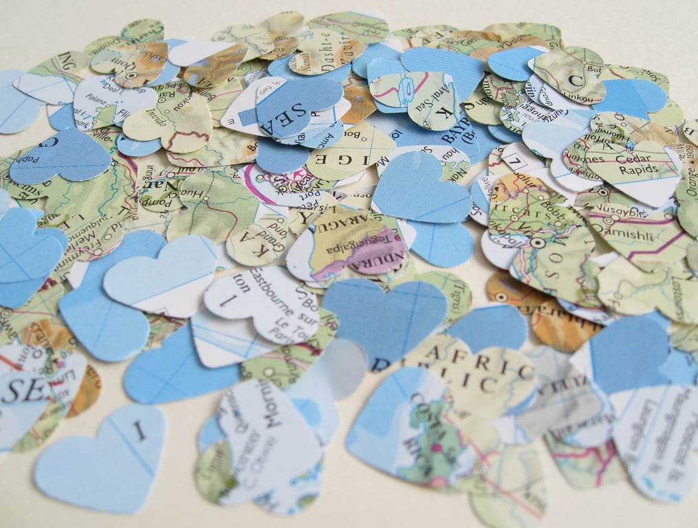 200 Confetti Map Atlas Hearts - Wedding Travel Decor
