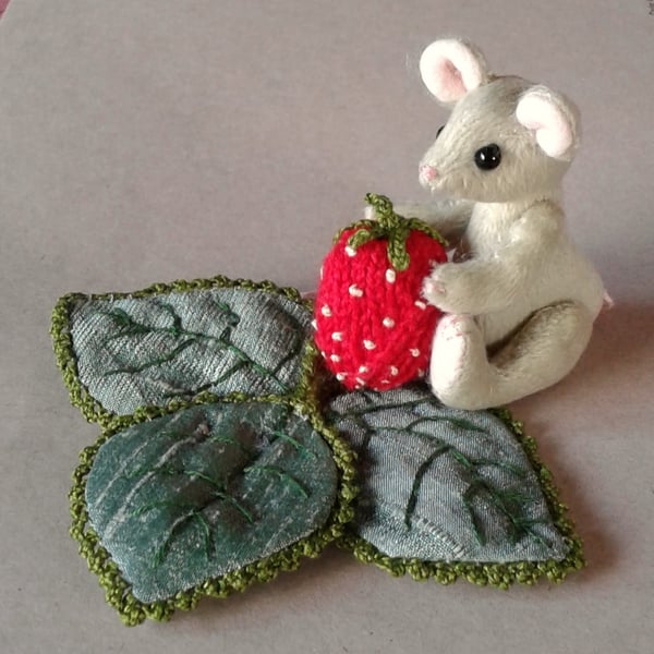 Strawberry mouse miniature jointed collectable with a silk embroidered leaf