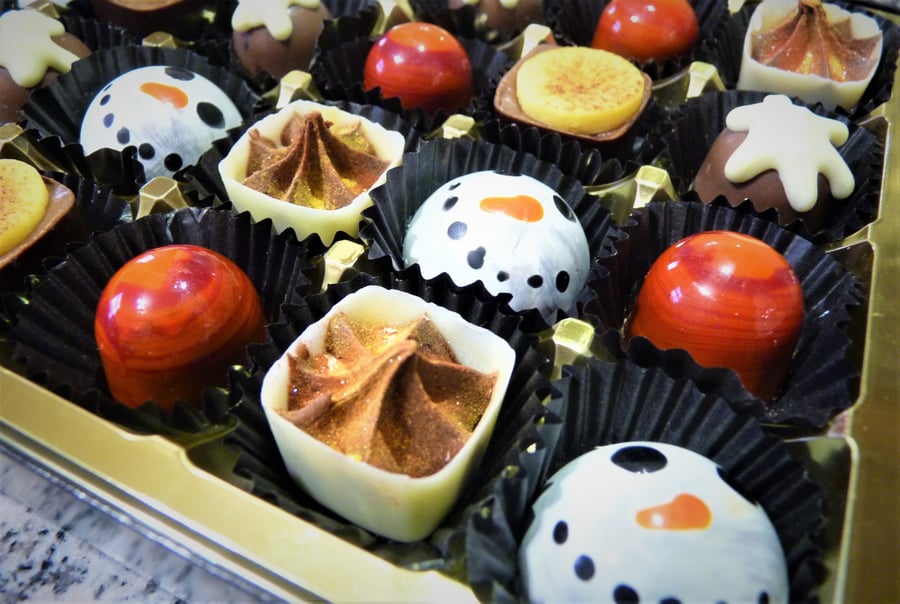 Chocolate Wright - box of 12 Christmas Handmade Chocolates Box 