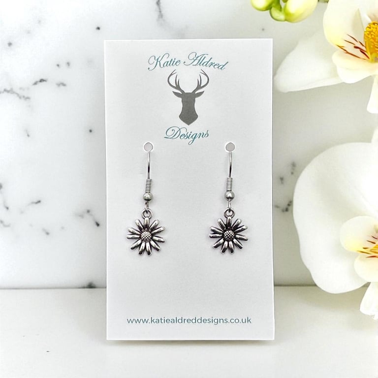 Charm Earrings - Silver Daisy