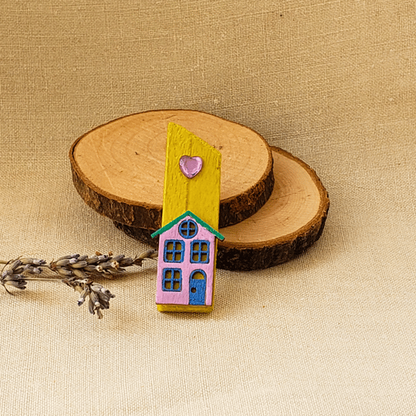 Home is where the heart is brooch