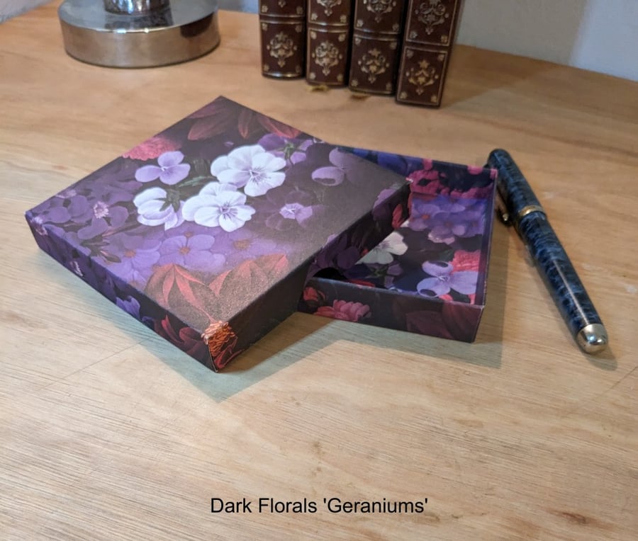 An ultra-thin gift box - Dark Florals 'Geraniums'
