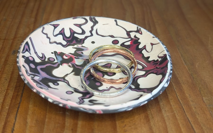 Trinket dish, cream, black and pink