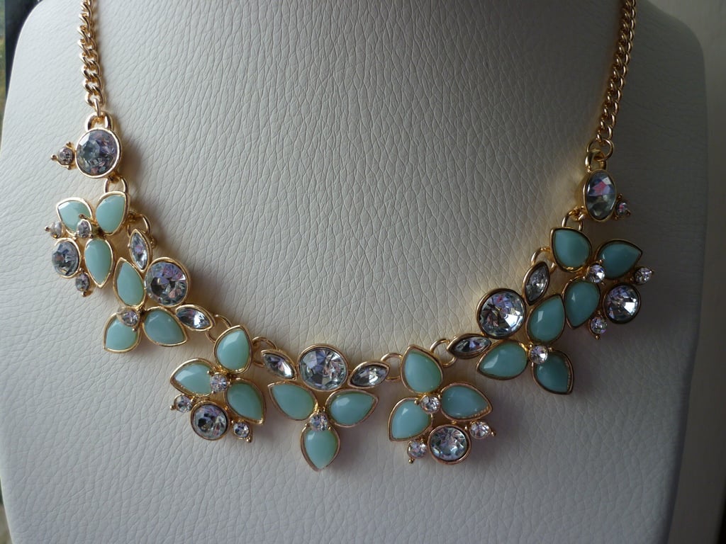 JADE, RHINESTONE AND GOLD, BIB STYLE NECKLACE.  1016