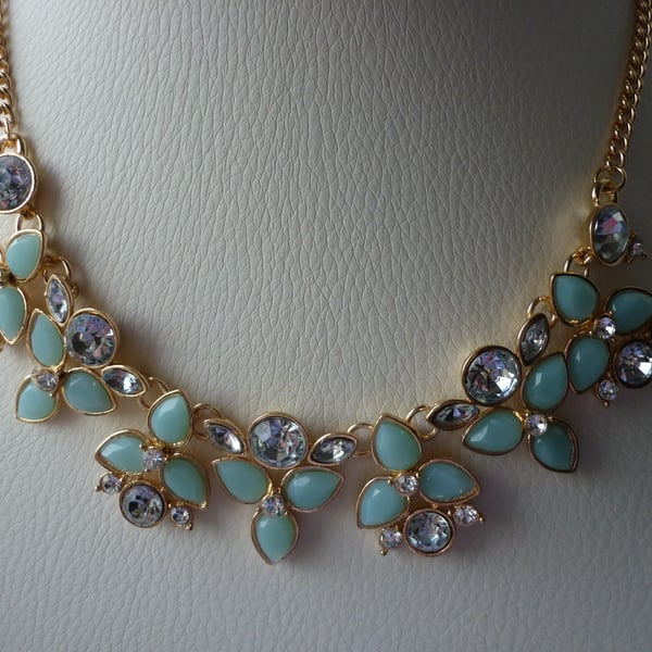 JADE, RHINESTONE AND GOLD, BIB STYLE NECKLACE.  1016