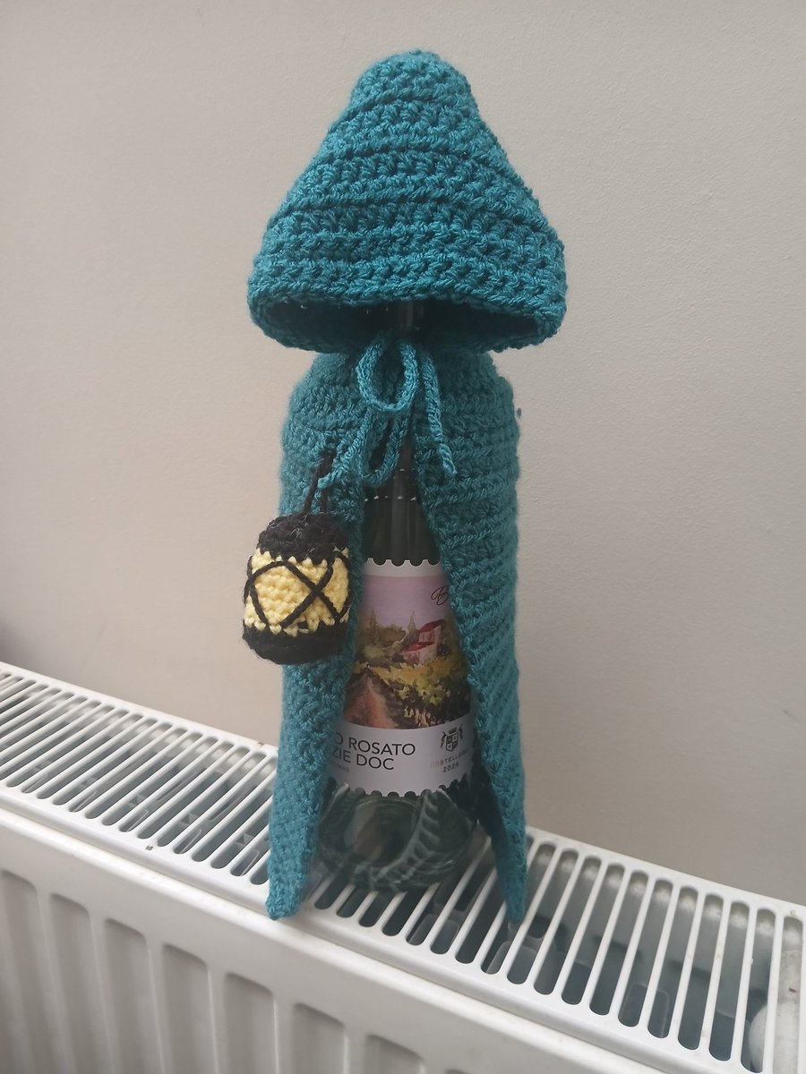 Traitors style wine cover 