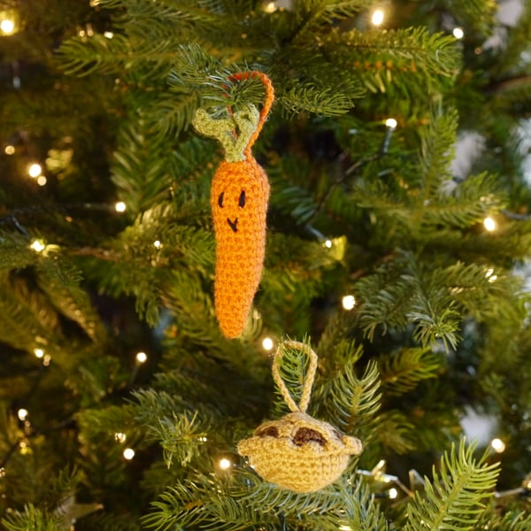 Crochet mince pie and carrot decoration set. 