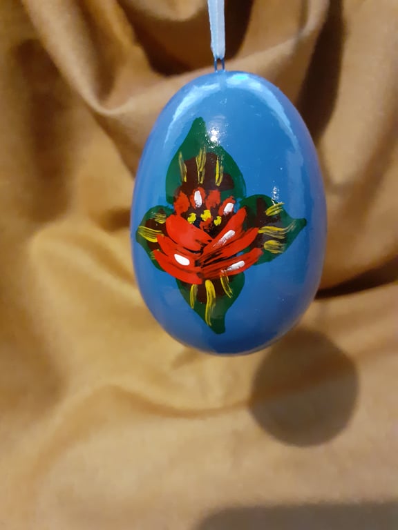 Ceramic egg shaped bauble with canal art style roses