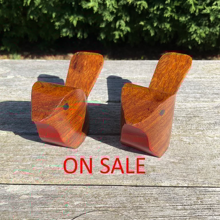 Mango Wood Robin (B15)