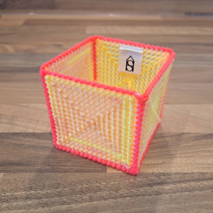 Medium container for office items - yellow and orange mix pattern