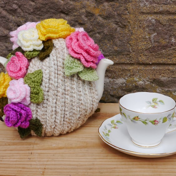 Crochet Tea Cosy, coming up roses. 