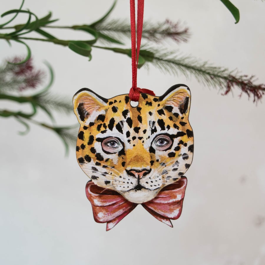 Leopard hanging decoration, illustrated laser cut wood