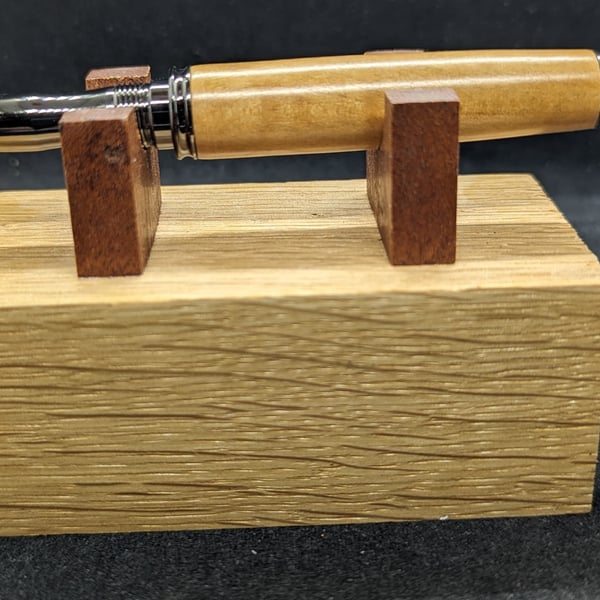 A fountain pen in Wych Elm