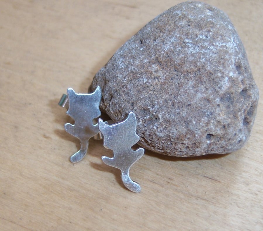 Cat stud earrings in sterling silver