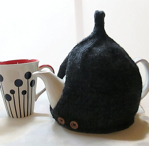 Tea Cosy in Charcoal Aran Wool