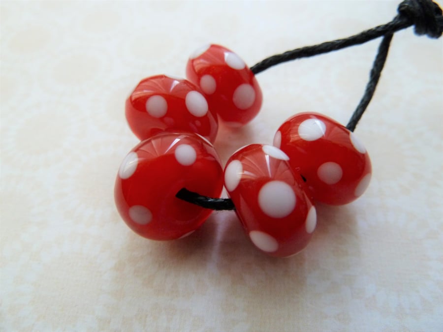 red and white polka dot lampwork glass beads