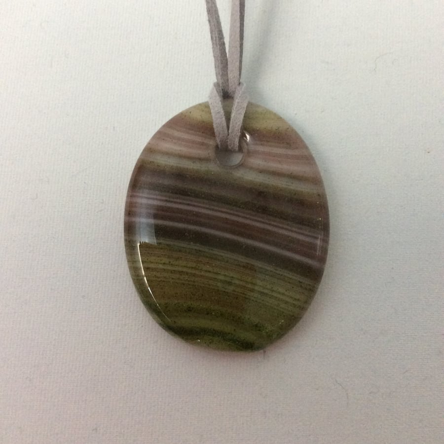 Green oval striped pendant  (0476)
