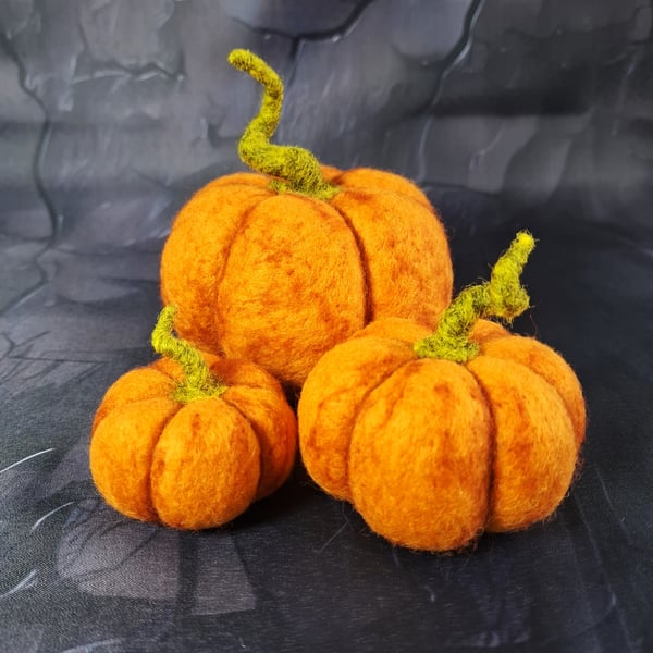 Set of 3 Orange Pumpkins. Needle Felted with Wool Fibres. FREE SHIPPING.