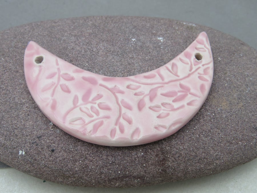 Shell Pink Leaf Pattern Ceramic Crescent Bib Pendant