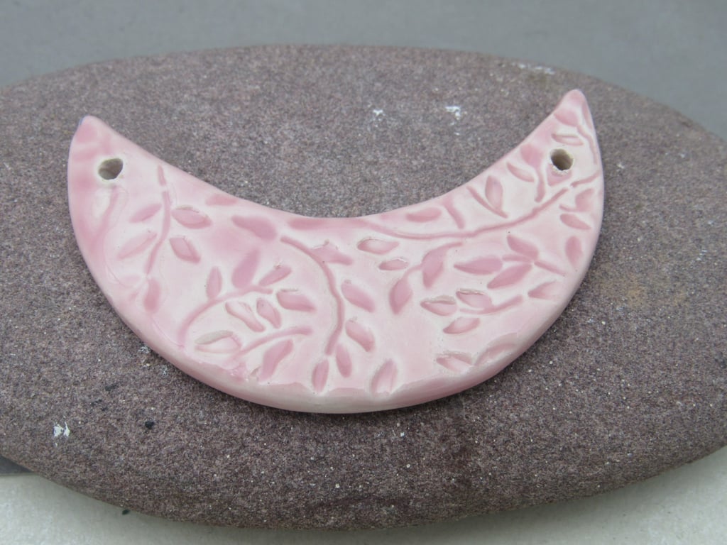 Shell Pink Leaf Pattern Ceramic Crescent Bib Pendant