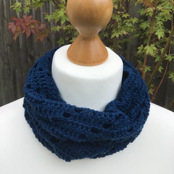  Snood in supersoft laceweight acrylic, colour Navy