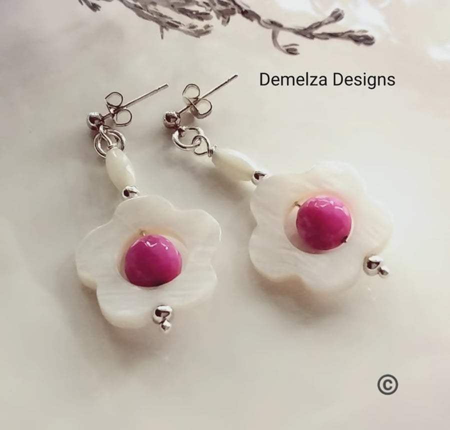 Mother of Pearl & Agate Stud Earrings