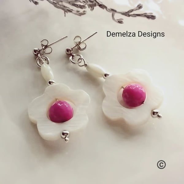 Mother of Pearl & Agate Stud Earrings