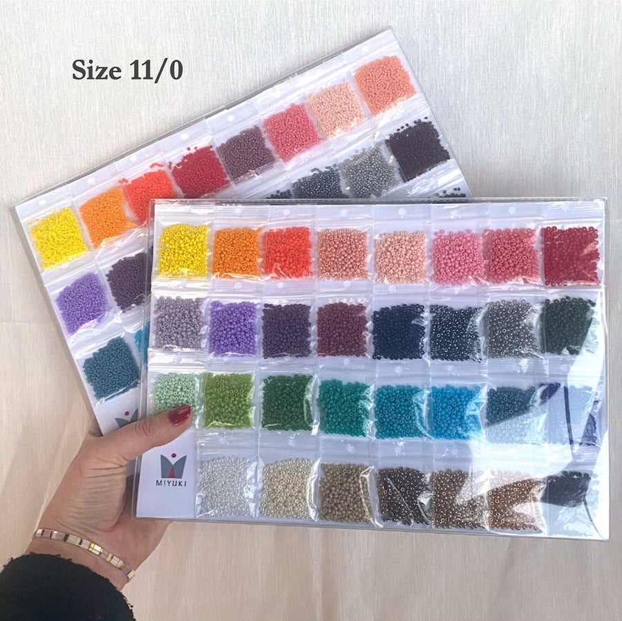 Miyuki Seed Beads 31 Colour Pack with 7 Section Bead Mat, 124 Gram Set, Size 11