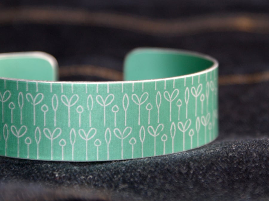 Spring buds pattern aluminium cuff bracelet mint