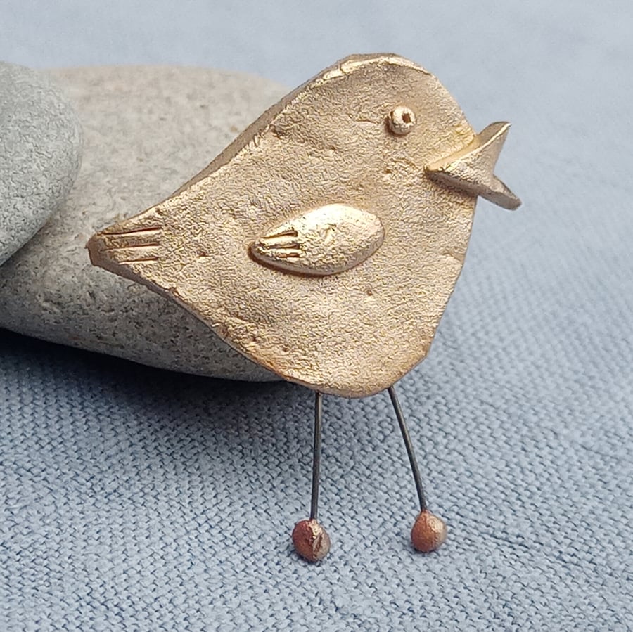 Baby Bird Brooch in Sunny Bronze – Wildlife Jewellery