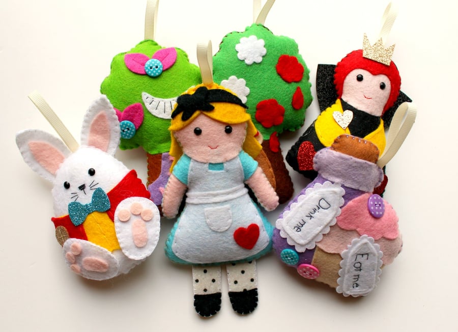 Make Your Own felt Alice in Wonderland Garland Kit. Sewing pattern