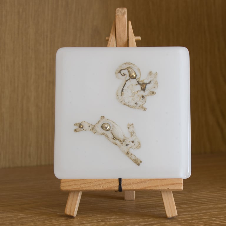 White Glass Coaster with Hare and Rabbit inclusion - 9182