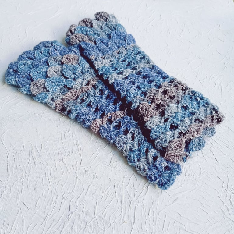 Blue and Grey Dragonscale Fingerless Gloves, Womens Wool Handwarmers
