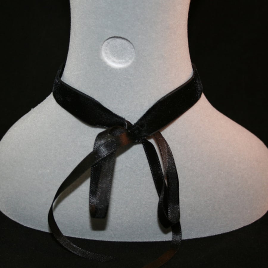 SALE Fuscia - Choker