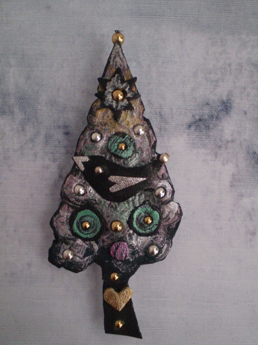 Noel..Christmas tree in recycled leather....brooch or decoration.