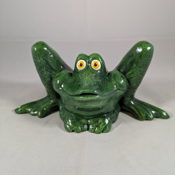 Ceramic Green Frog Garden Nature Pond Wildlife Amphibian Ornament Decoration.