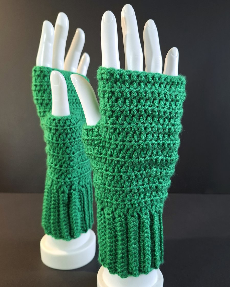 Fingerless Mittens in Kelly Green. Handmade. Anti Pilling Yarn.